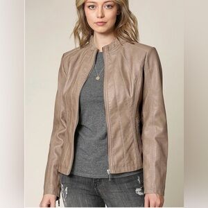 NWT Lock & Love Slim Fit Stylish Vegan Faux Leather Moto Woman’s Jacket. Size M